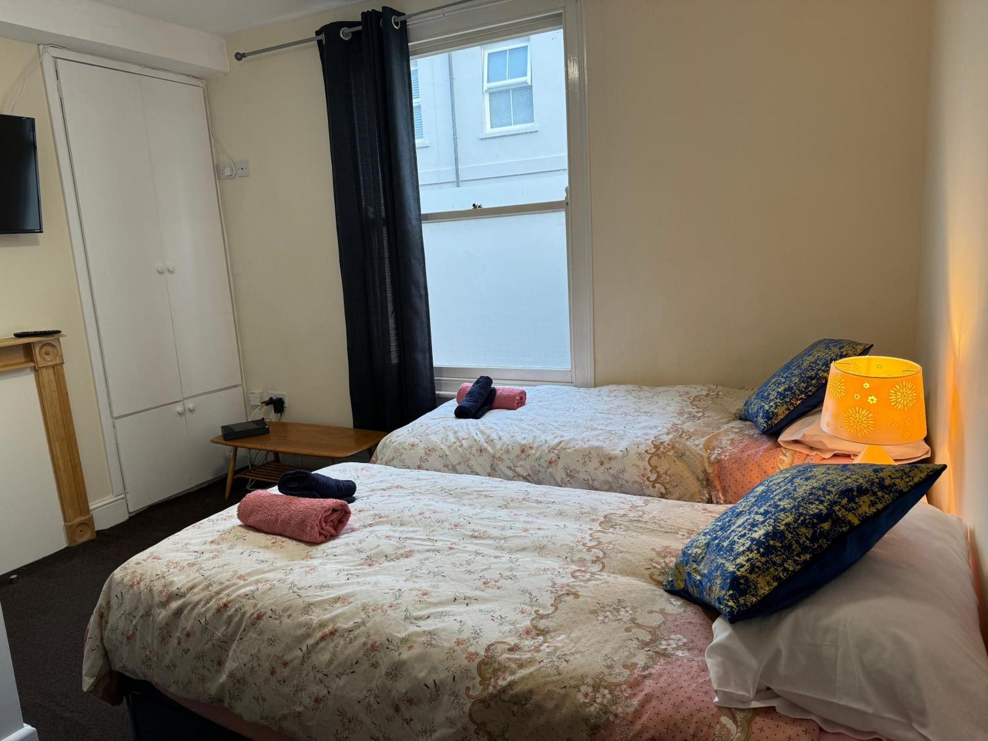 Comfortable Home Away From Home, Town Centre, Free Parking,Multiple Rooms Cheltenham Eksteriør billede
